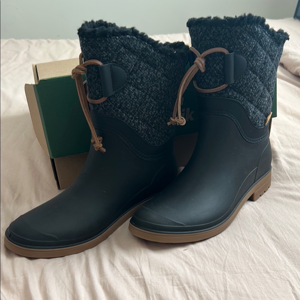 Kamik Black and Brown Winter Boots